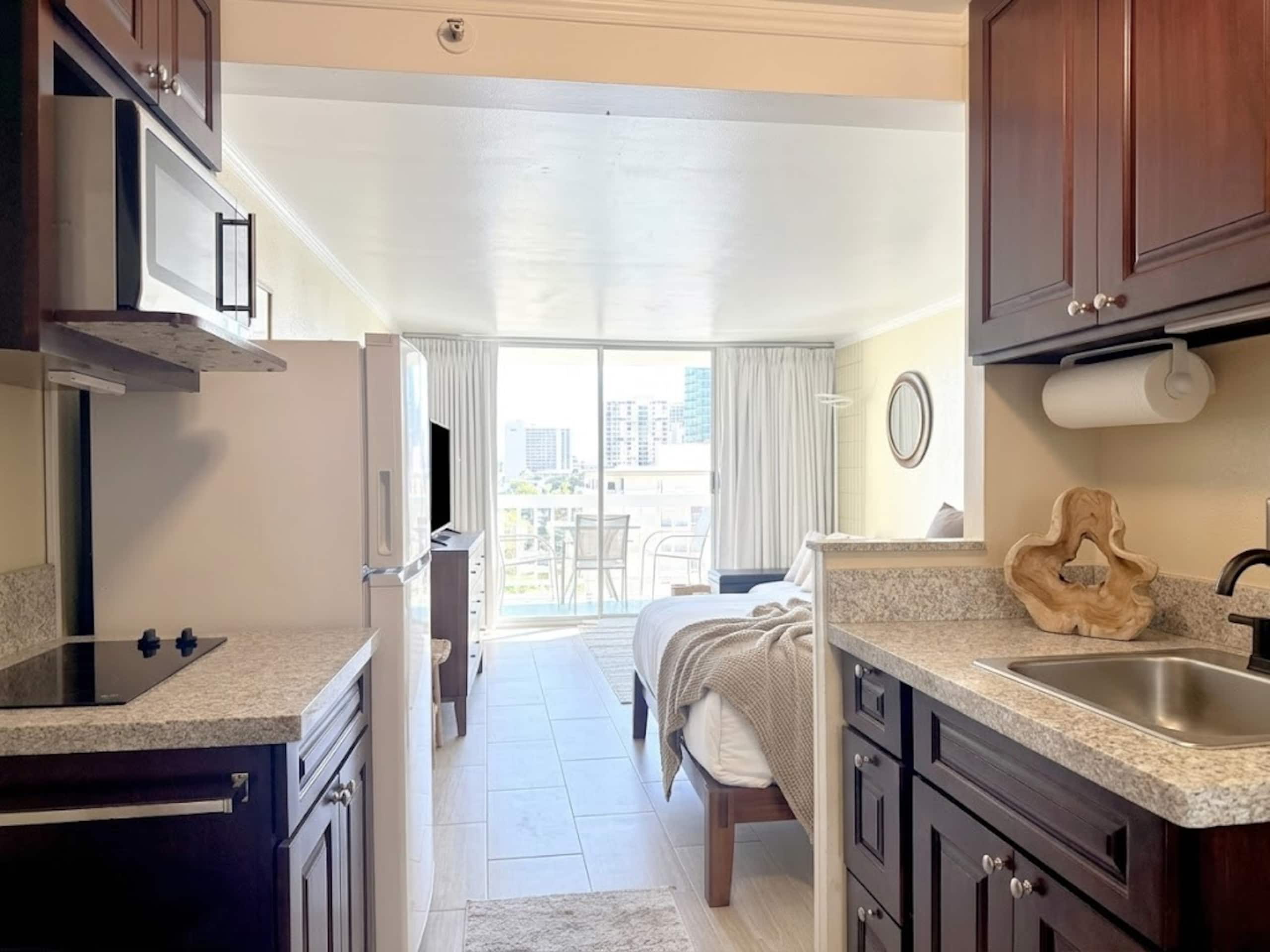 Island Breeze Retreat – Comfort & Charm - Image 2
