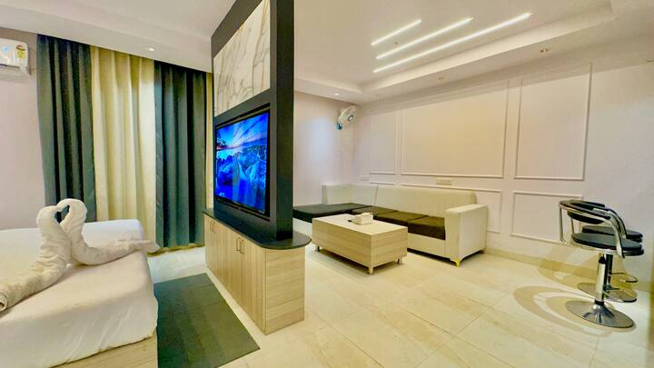 Modern Suite W/ Smart Tv & Kitchen | Vasundhara - Ghaziabad