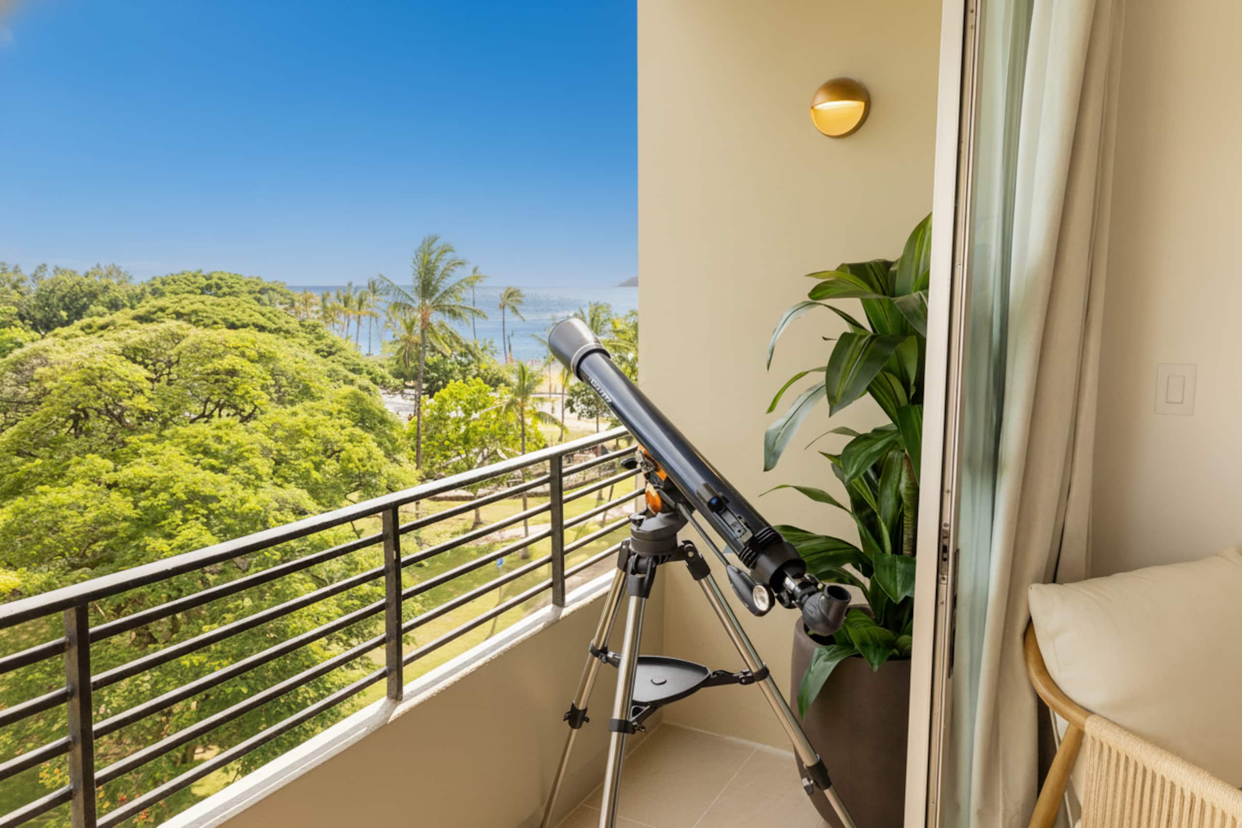 Modern Ocean Bungalow Steps To Waikiki Beach - Image 12