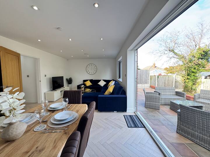 Huge Garden W/ Seating | Rare Garage Parking | 2ba - Prenton Park