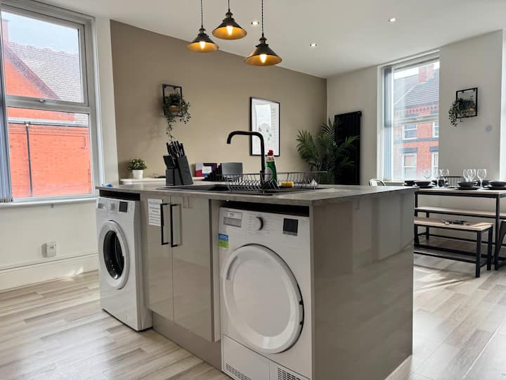 Kitchen Island | Tv Every Room | Multi Beds 5 Bath - North Wales