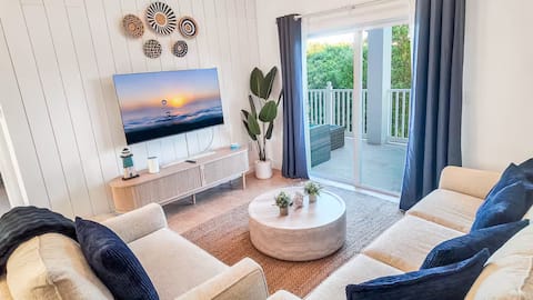 2/2, sleep 8, renovated condo with FREE dock space