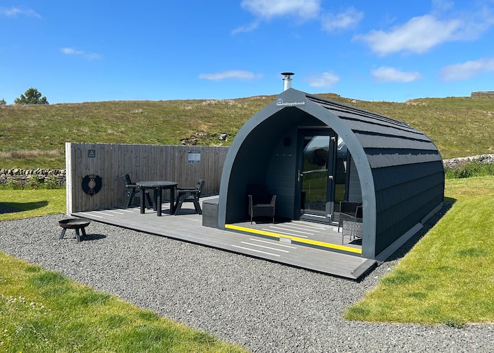 Luxury Castle Pod With Hot Tub - Haltwhistle
