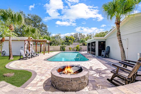 Modern Tropical Oasis • Heated Pool & Firepit