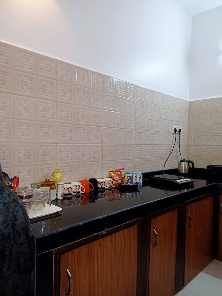 Full kitchen image 1