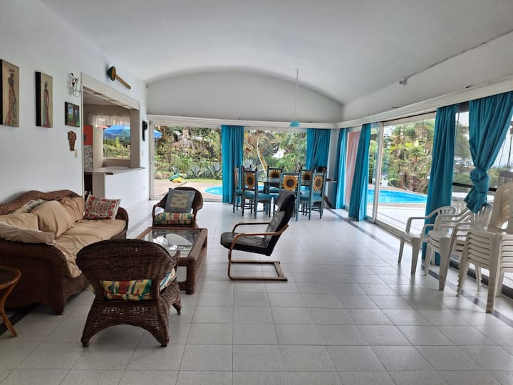 Casa De Campo Rodeada De Hermoso Jardín - Fusagasugá