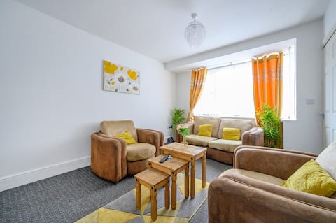 Successful Airbnb property: Hot Tub | Near Leeds City Centre | Free Parking in Armley