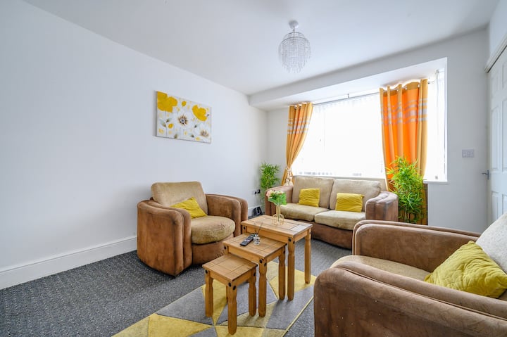 Hot Tub | Near Leeds City Centre | Free Parking - Leeds