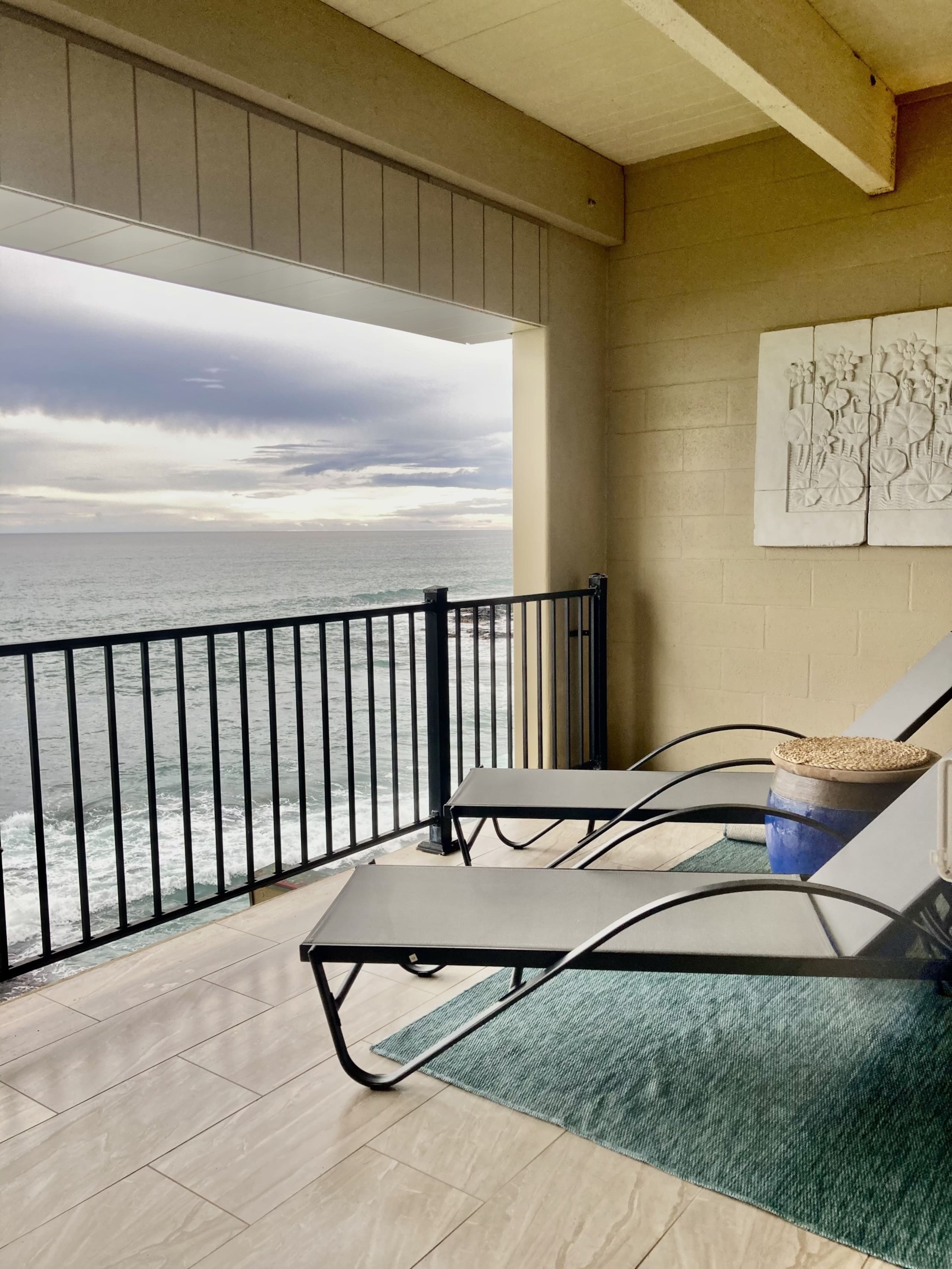 Condo in Kailua-Kona · ★4.81 · 2 bedrooms · 2 beds · 2 baths - Image 2