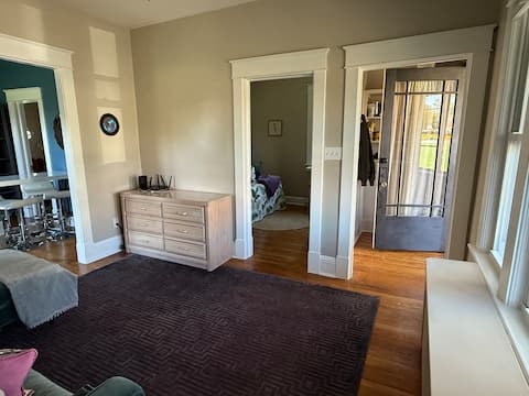 Popular Airbnb listing: Charming 2 BR home in Albany in Albany
