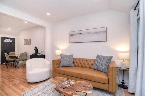 Top Airbnb: Renovated Historic Gem • Walk to Uptown & Stadium in Wesley Heights