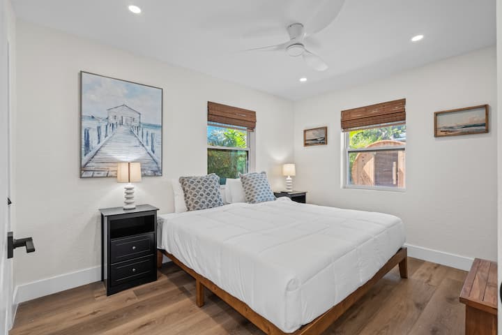 Светла гостинска соба / Свежа, пространа и полна со природна светлина