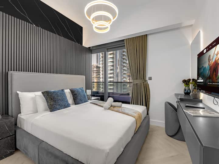 Kila chumba cha kulala cha wageni kina kitanda cha kifahari, matandiko ya kifahari na mandhari ya dirisha yenye kuhamasisha ambayo hufanya asubuhi iwe ya kukumbukwa na usiku kupumzika.