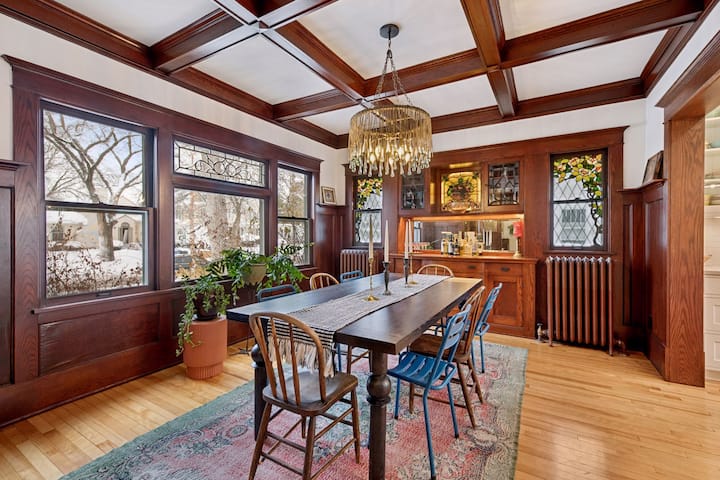 Historic 5br Luxury Home | Steps To Lake Harriet - Minneapolis, MN