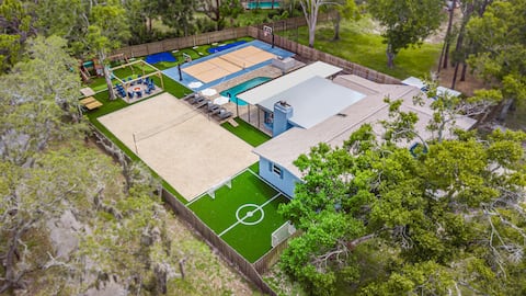 Family Resort—Pool—Pickleball—Mini Golf—Volleyball