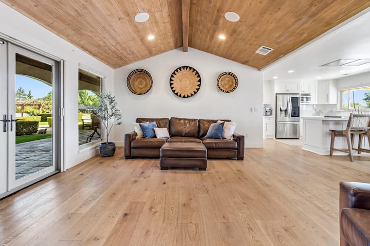 Private Spanish Estate W/ Pool, Spa & Courtyard - Hollister, CA