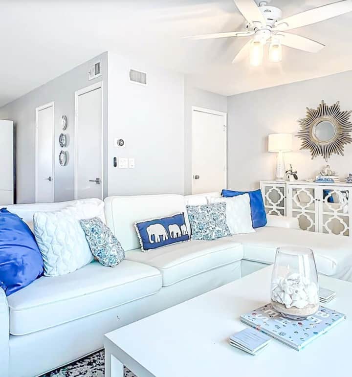 Beach Life ~4 Beds~3 Bdrm~private Yard~pets Ok - New Smyrna Beach, FL