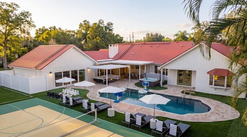 Heated Pool—Gym—Hot tub—Pickleball—Near Beach