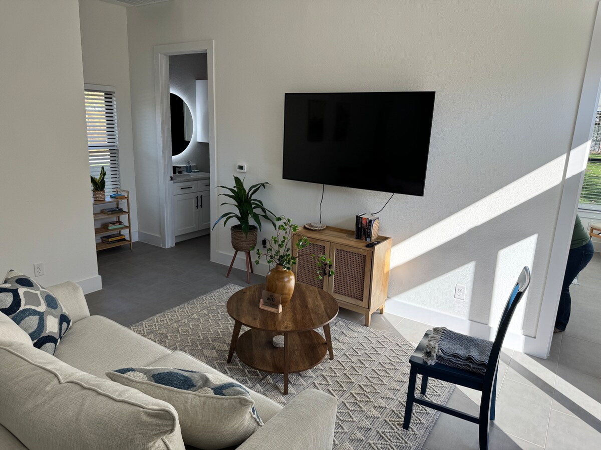 South Austin Rental - 2BR | 15 min to Downtown