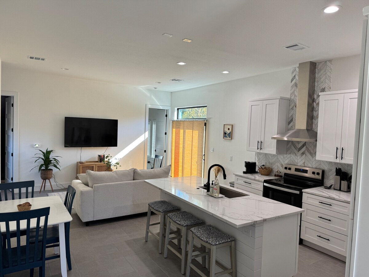 South Austin Rental - 2BR | 15 min to Downtown