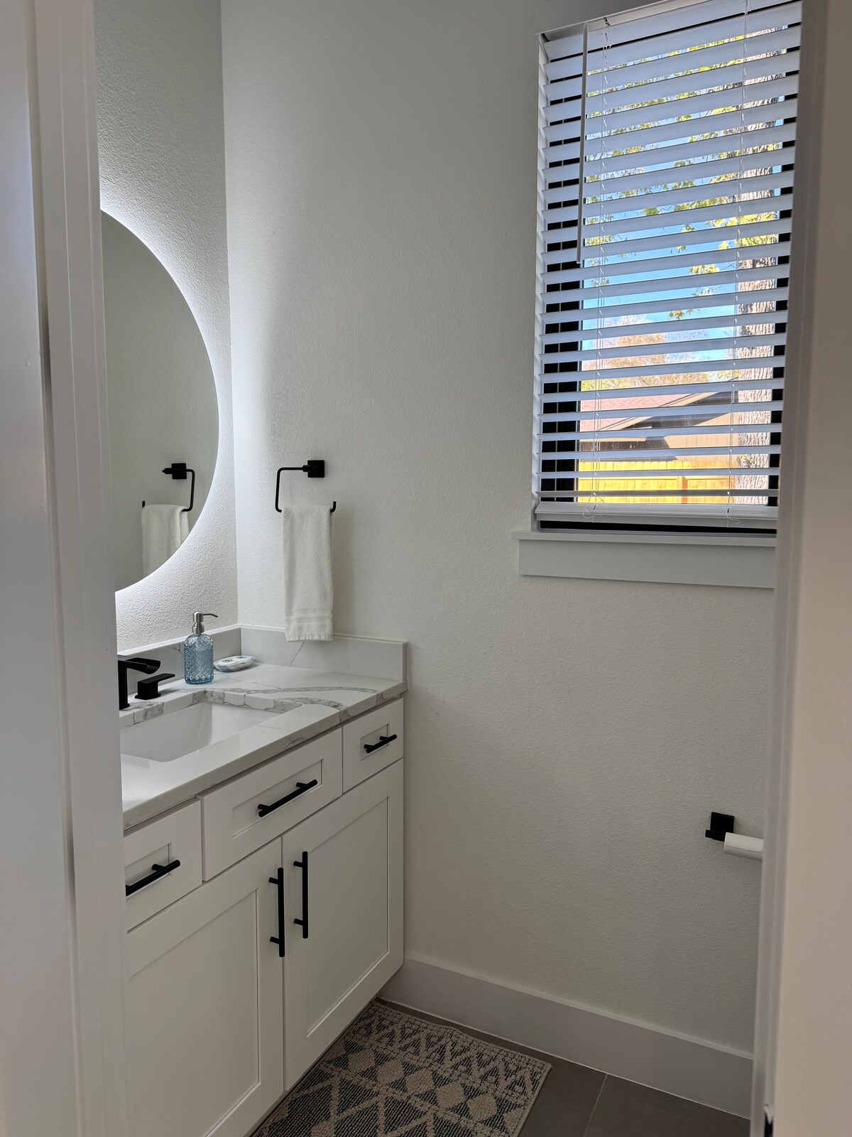 South Austin Rental - 2BR | 15 min to Downtown