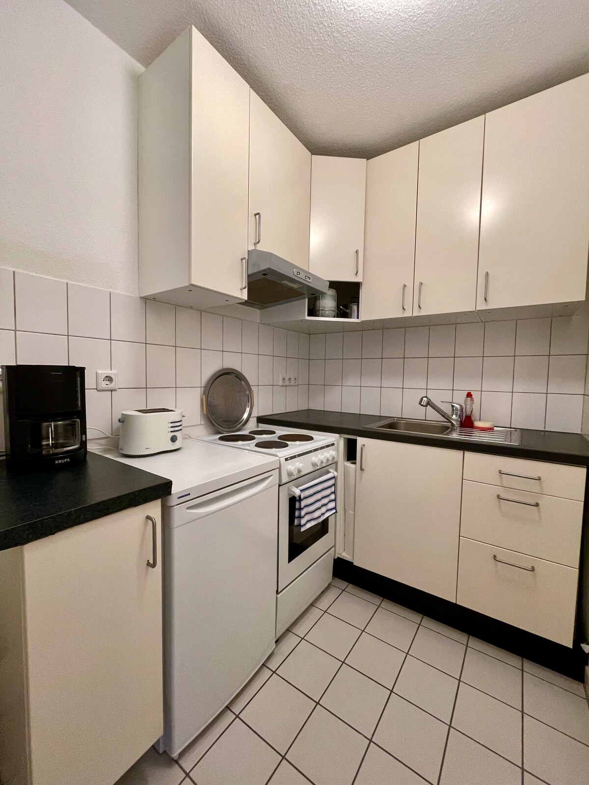 Top Airbnb: Bright and Cozy Apt 3 min from the Main Station in Oberbilk