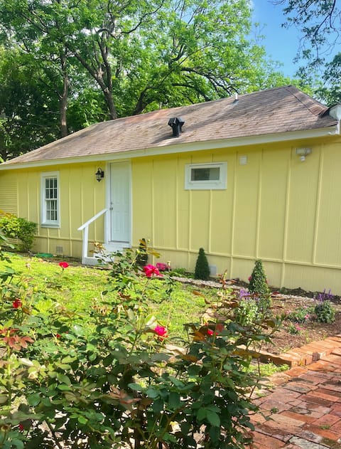 Top performing Airbnb: Cottage in the heart of Winnetka Heights in Winnetka Heights