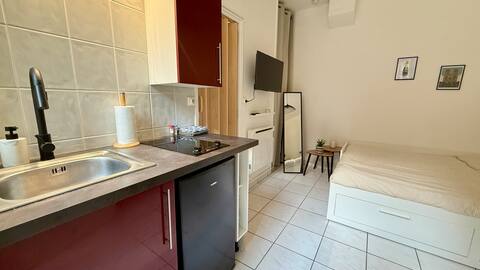 Top performing Airbnb: La Cuvée Rémoise - Cozy studio near the city center in Reims