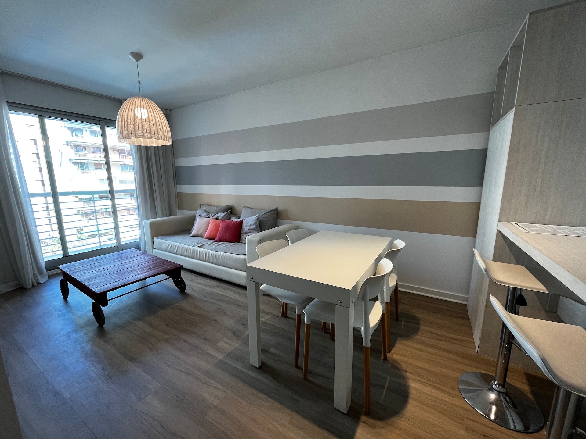 Apartamento de dois ambientes em Palermo com varanda e piscina
