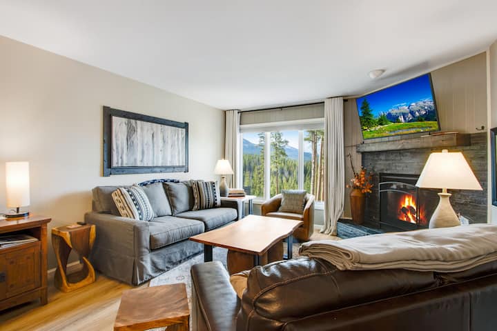 Enjoy amazing views from living room and cozy fireplace!  Bonus sleeper sofa has memory foam mattress (no bar).