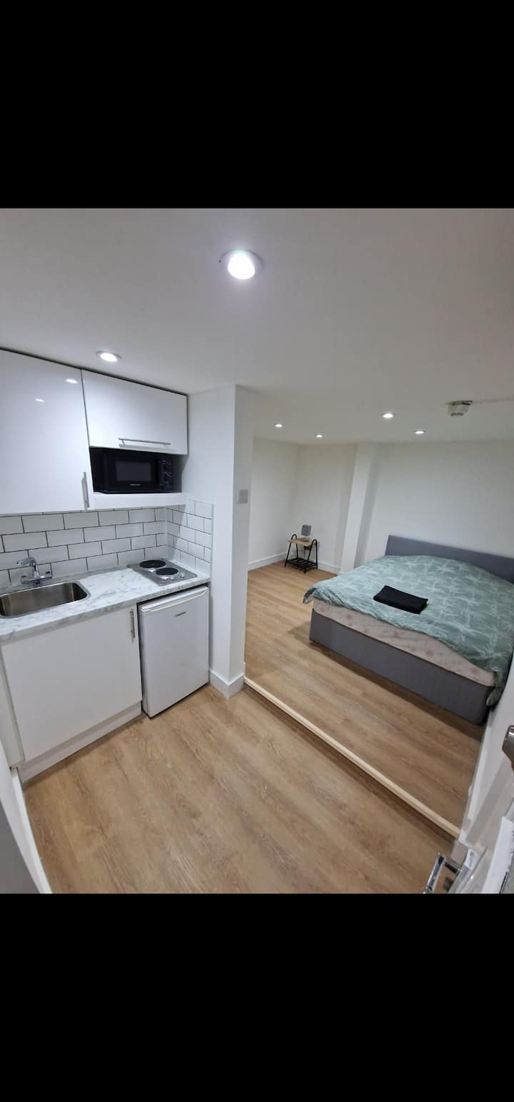 Stop Sign Without St Studio near Arsenal 1 Stop to St Pancras Eurostar - Apartments for Rent ...