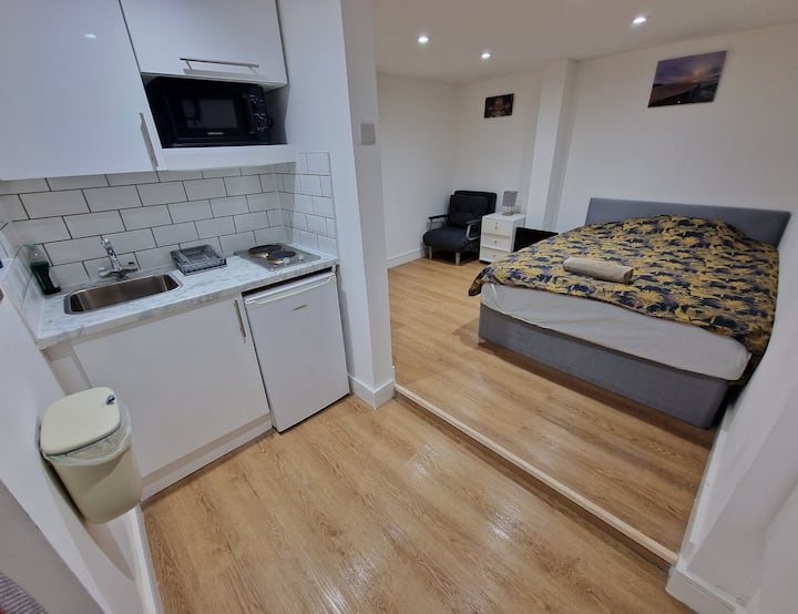 Stop Sign Without St Studio near Arsenal 1 Stop to St Pancras Eurostar - Apartments for Rent ...