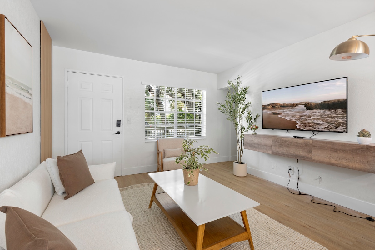 Top performing Airbnb: Spacious 2BR prime location | Free Parking & Crib in Palma Ceia Pines