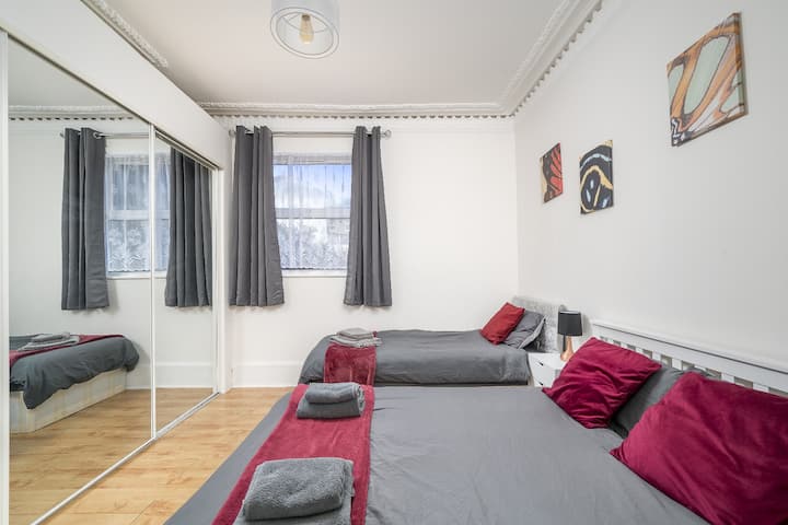 Acogedora habitación con una cómoda cama para una noche de sueño reparador.
D3 Estadías cortas