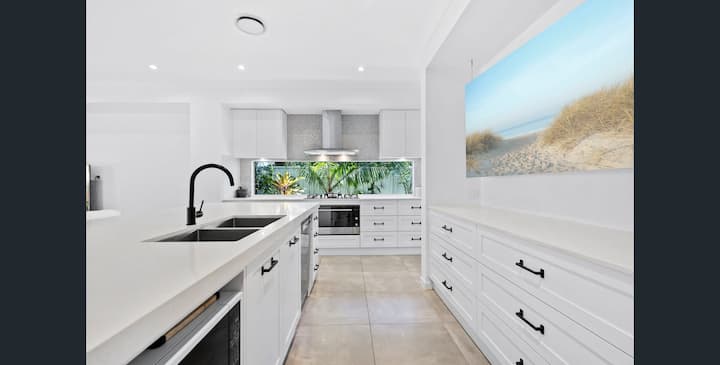 Modern Family Home At Burleigh Beach - ゴールドコースト