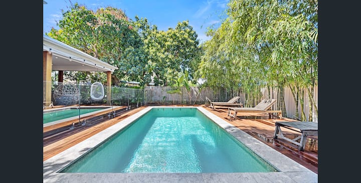 Modern Family Home At Burleigh Beach - Gold Coast