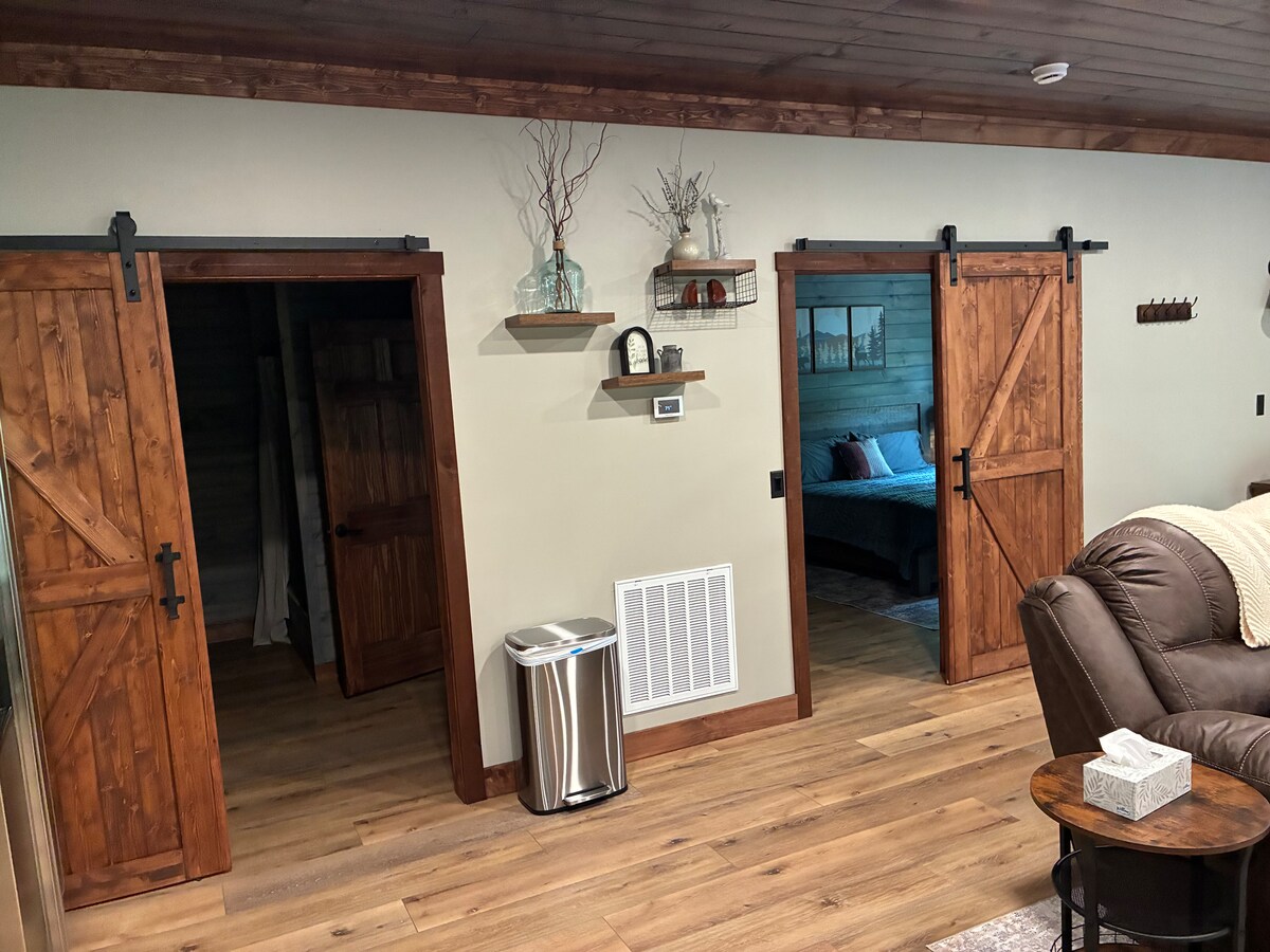 Top performing Airbnb: Little River Barnhouse - Intimate Retreat in Townsend