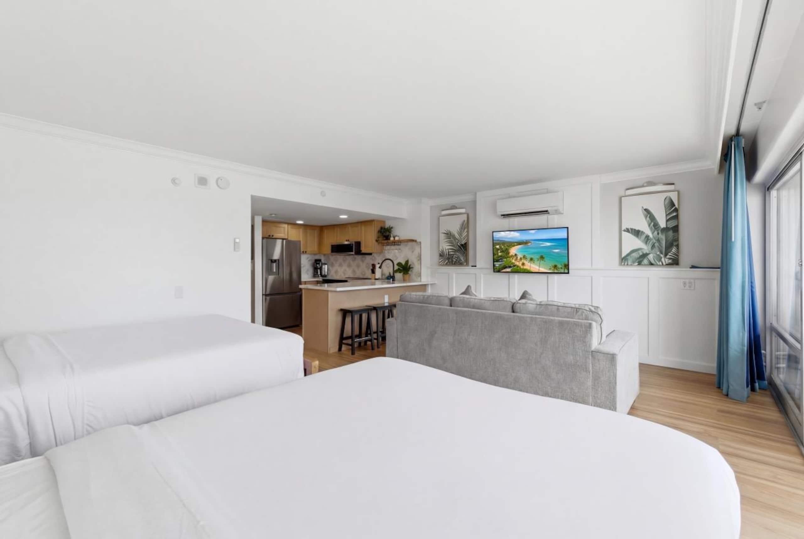 Condo in Honolulu · ★4.96 · 1 bedroom · 3 beds · 1 private bath - Image 12