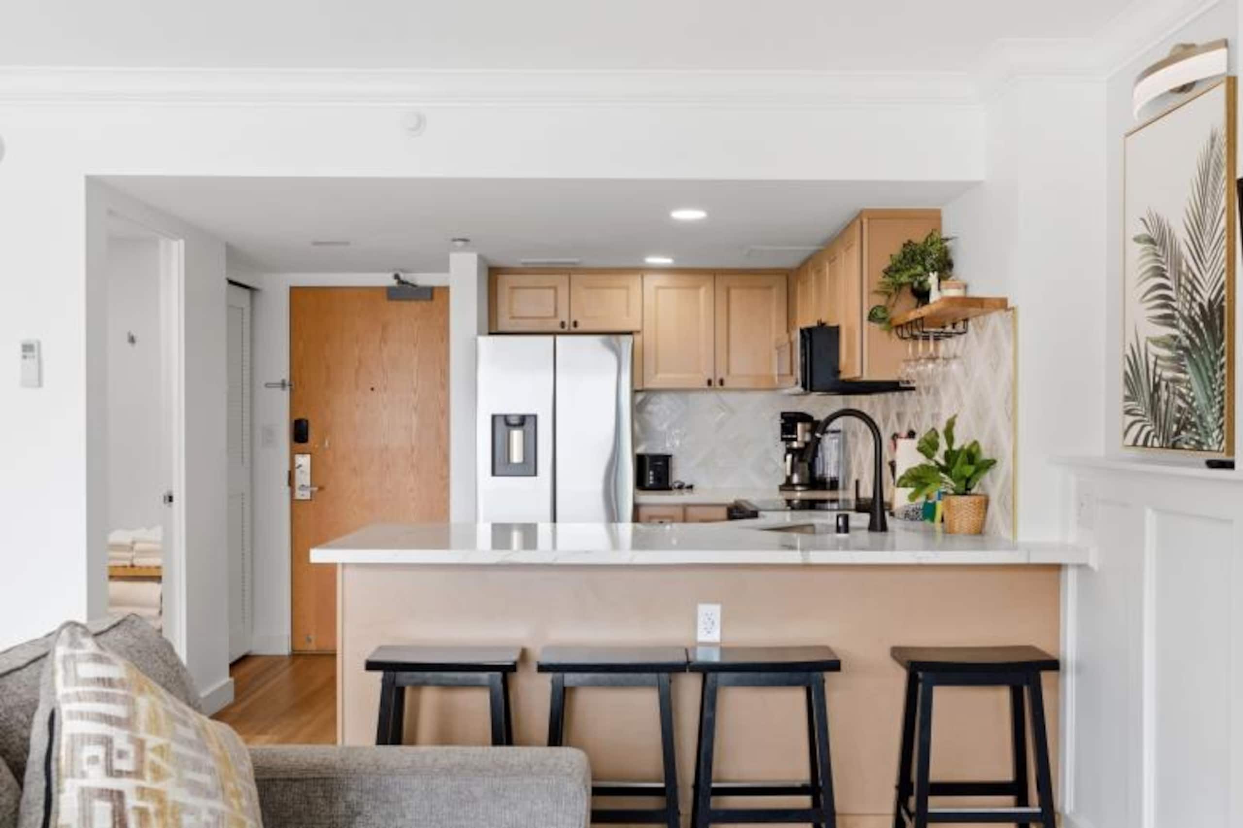 Condo in Honolulu · ★4.96 · 1 bedroom · 3 beds · 1 private bath - Image 8
