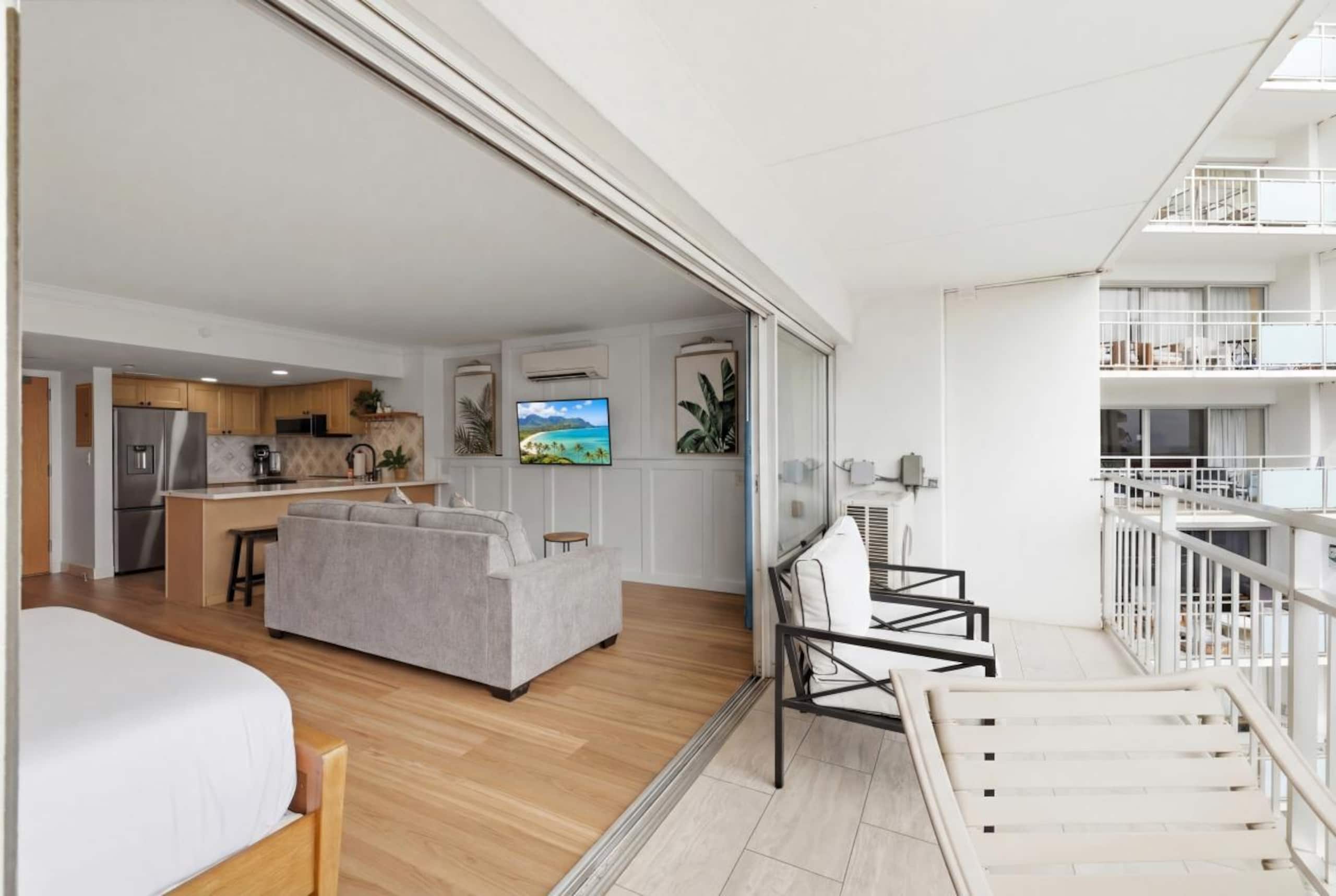 Condo in Honolulu · ★4.96 · 1 bedroom · 3 beds · 1 private bath - Image 21