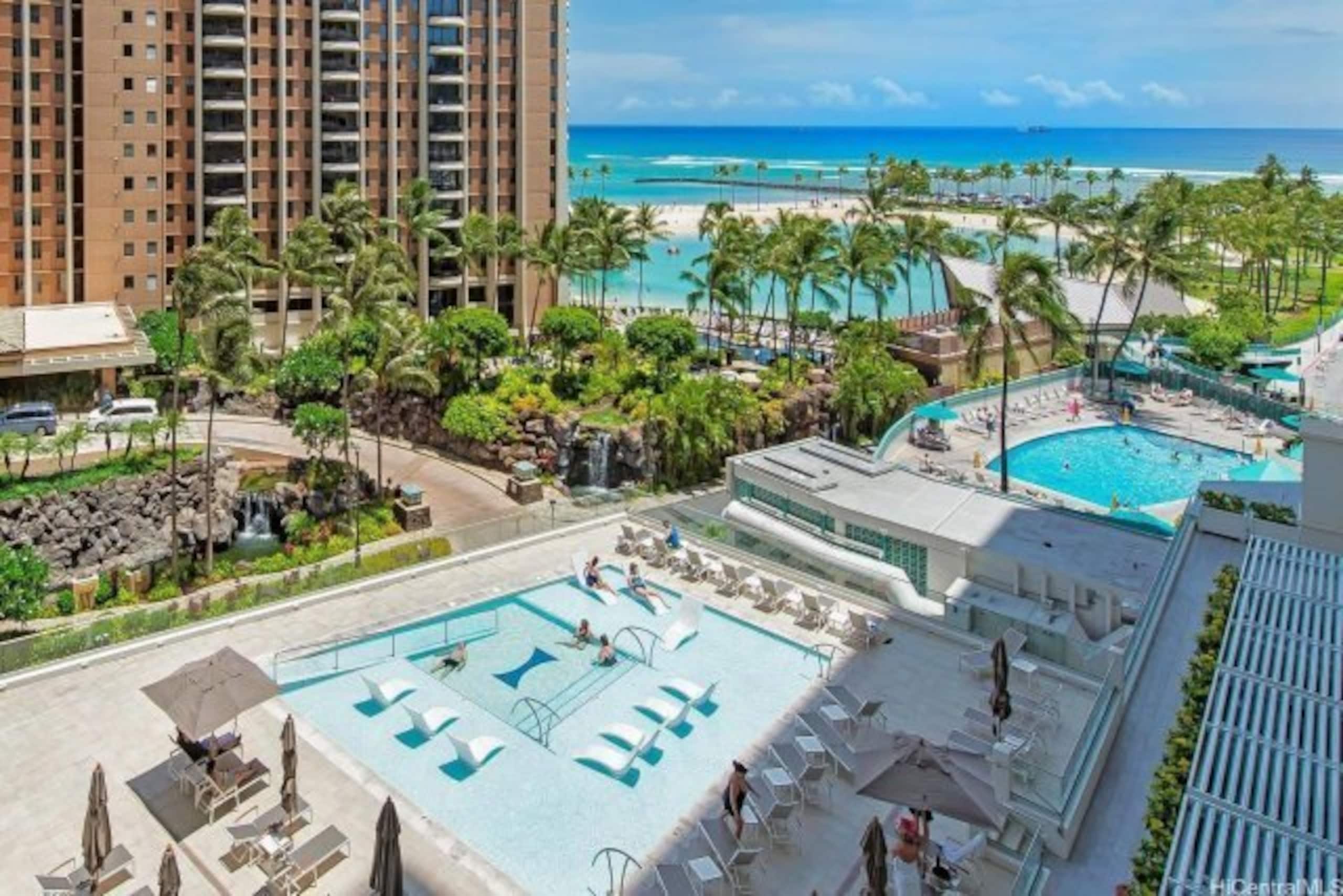 Condo in Honolulu · ★4.96 · 1 bedroom · 3 beds · 1 private bath - Image 32