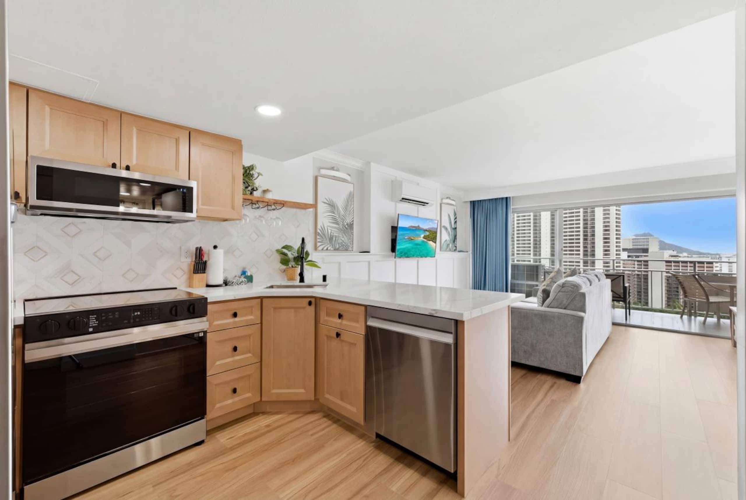 Condo in Honolulu · ★4.96 · 1 bedroom · 3 beds · 1 private bath - Image 6