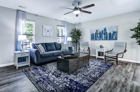 Top performing Airbnb: King Bed Home in Quiet Street. Recently Renovated. in Toddville Road