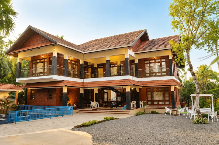 Devas Heritage Homestay 6BR with Pool by Homeyhuts