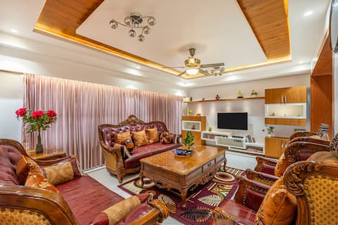 Aesthetic Retreat W/ Terrace, Balconies & Lounge