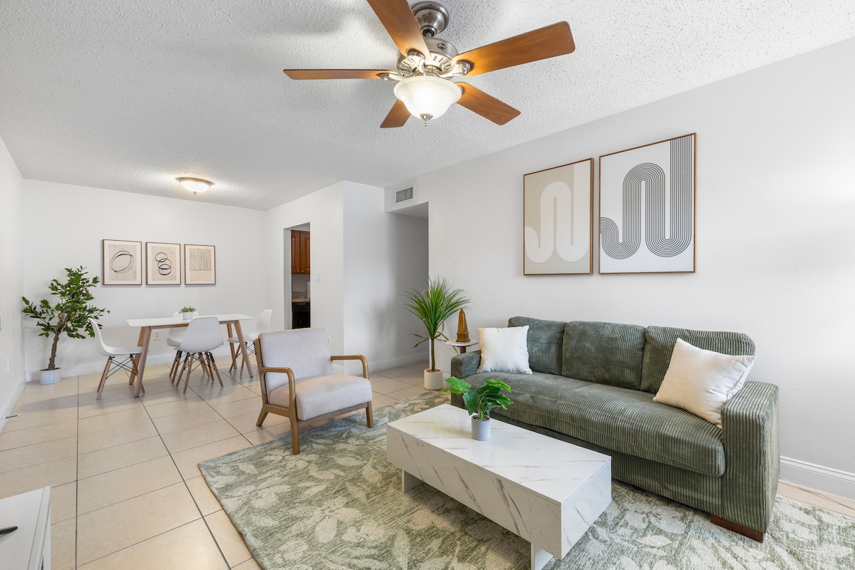 Top performing Airbnb: Bayshore Bliss | Pool + Gym & Free Parking in Palma Ceia