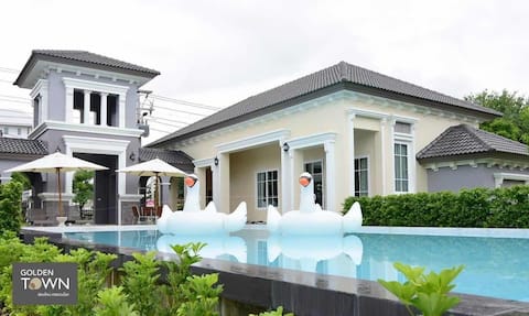7️⃣ Luxurious 3-Bedroom Townhouse in Downtown Chiang Mai / Near Central Festival Shopping Mall