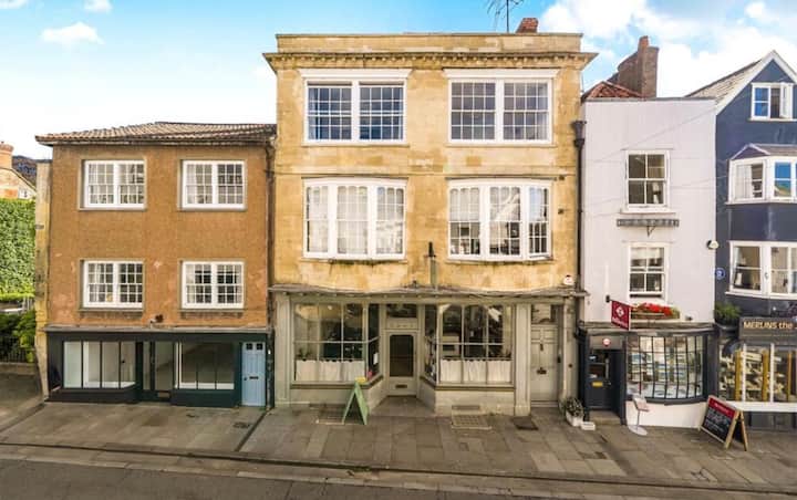 City Centre Apartment On The Cathedral Green! - Cheddar