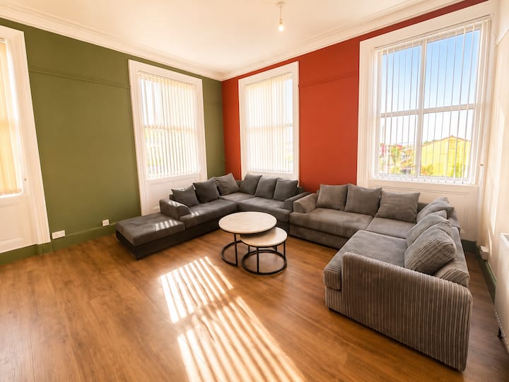 16br House | Long Stays | Birkenhead - Cheshire