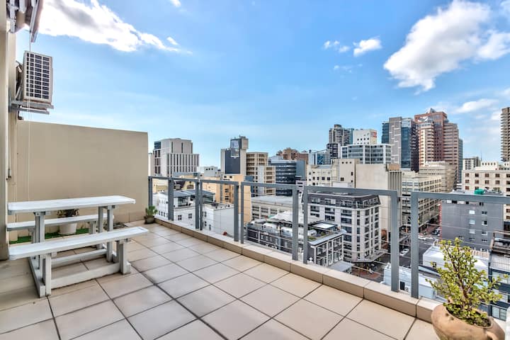 Easy City Living At The Decks - Camps Bay